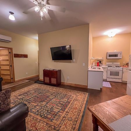 Goldfinch Suites Elkader Экстерьер фото