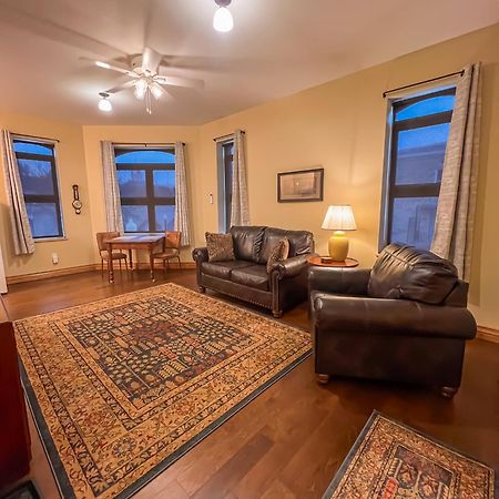 Goldfinch Suites Elkader Экстерьер фото