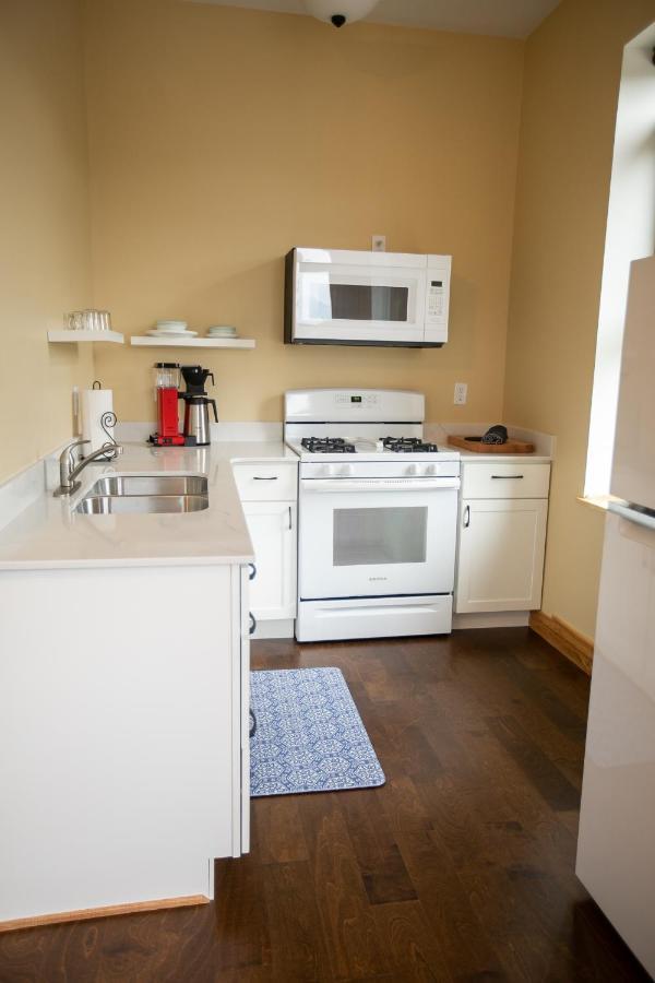 Goldfinch Suites Elkader Экстерьер фото