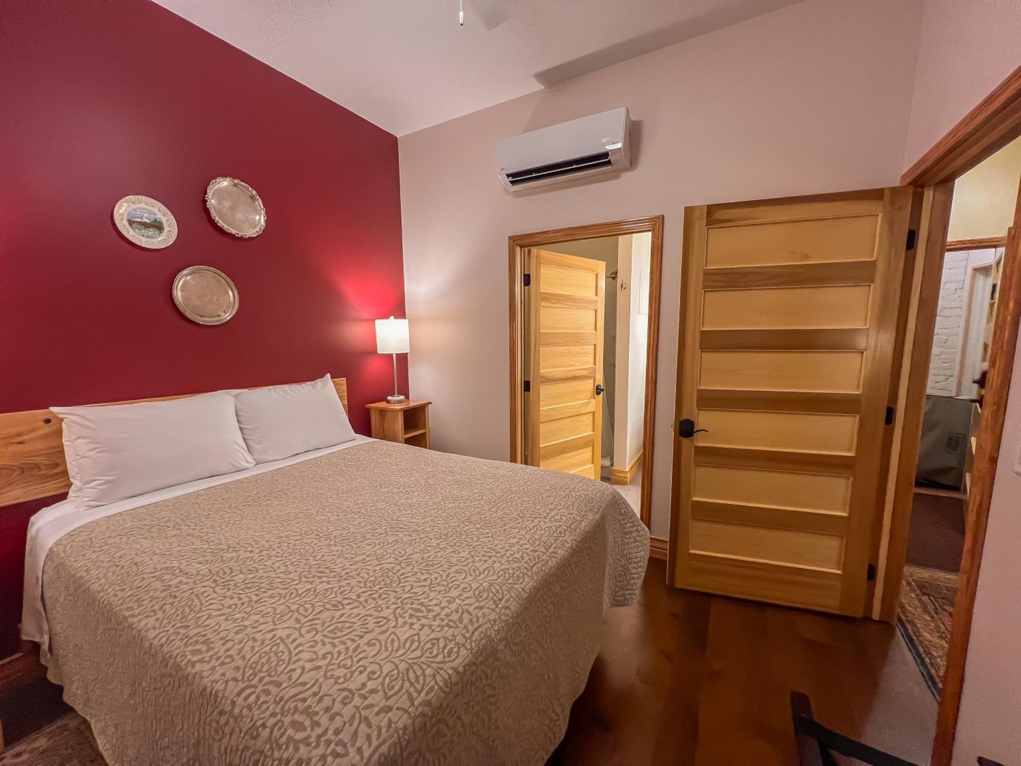 Goldfinch Suites Elkader Экстерьер фото